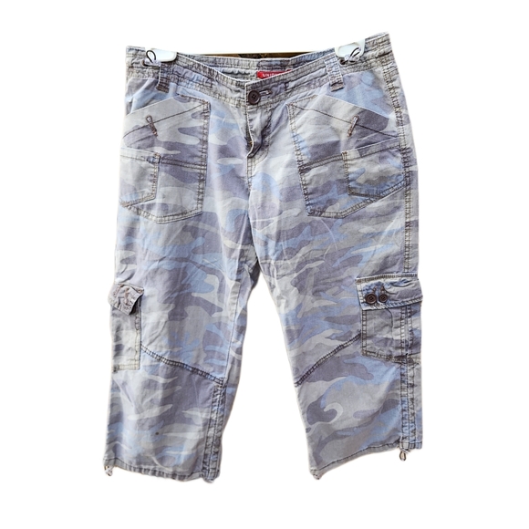 UNIONBAY Pants & Jumpsuits Vintage Y2k Union Bay Camo Cargo Capri